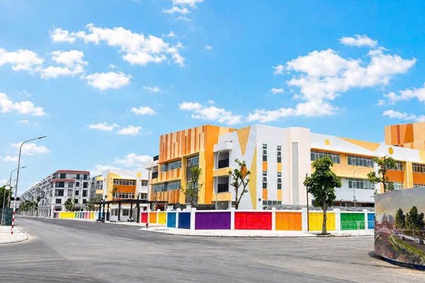 AD-35 NHÀ PHỐ CĂN GÓC, TRỤC ĐƯỜNG VINCOM, ĐỐI DIỆN TRƯỜNG HỌC