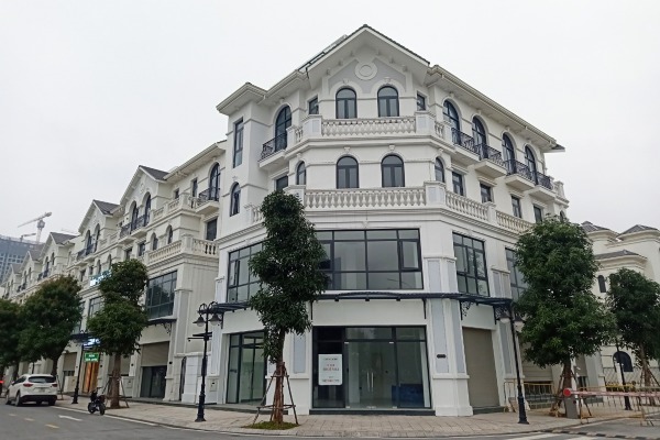 CHO THUÊ SHOPHOUSE GÓC/ CÓ ĐIỀU HÒA, THANG MÁY | NGỌC TRAI 8-235